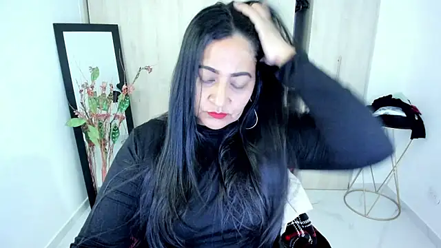 Adele Sweett online show from May 12, 10:45 am