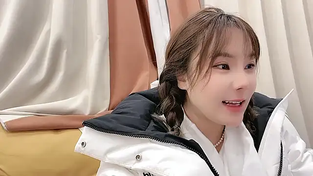 Snapshot of ChuChu1991 chatting on January 3, 4:37 pm ChuChu1991 online show from January 3, 4:37 pm