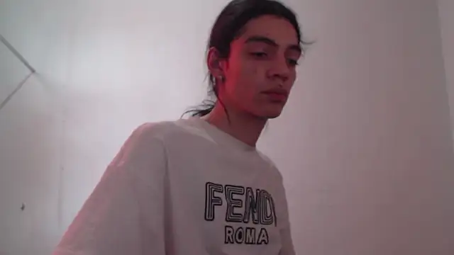 Snapshot of praiforu chatting on February 3, 8:35 pm praiforu online show from February 3, 8:35 pm