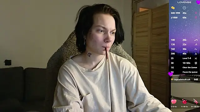 esajukyy online show from February 26, 3:11 pm