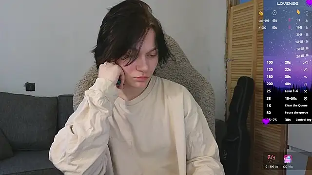 Snapshot of esajukyy chatting on April 22, 1:01 pm esajukyy online show from April 22, 1:01 pm