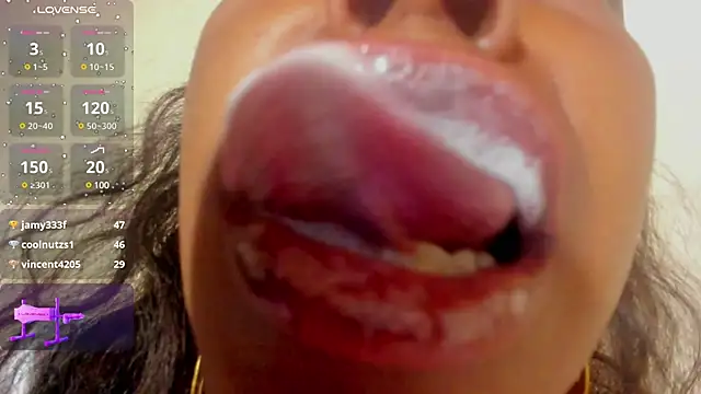 KamariaFyre online show from January 10, 3:39 am