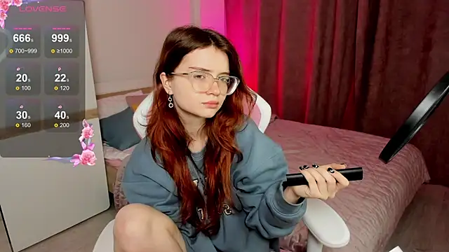 Snapshot of Sonya_Glen chatting on February 6, 2:44 am Sonya Glen online show from February 6, 2:44 am