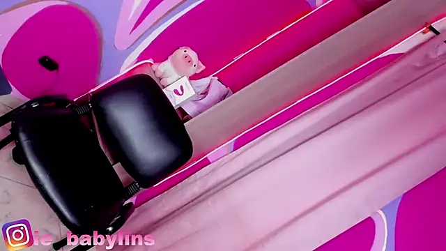 Snapshot of babylinsie chatting on January 25, 4:34 am babylinsie online show from January 25, 4:34 am