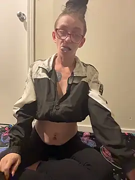 Stonermama666420 online show from May 22, 5:36 am