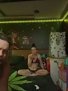 Stonermama666420 online show from May 30, 4:09 am