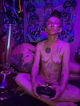 Stonermama666420 online show from June 18, 3:40 am
