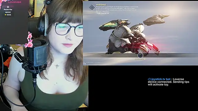 Snapshot of HannahCastle96 chatting on February 6, 12:59 am HannahCastle96 online show from February 6, 12:59 am