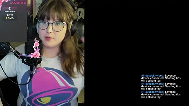 Snapshot of HannahCastle96 chatting on February 19, 3:57 am HannahCastle96 online show from February 19, 3:57 am