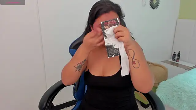 natasha adams22 online show from February 24, 1:02 am