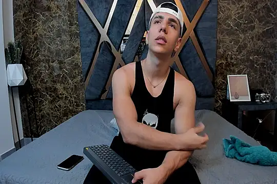 Flynn Riider online show from January 8, 2:25 pm