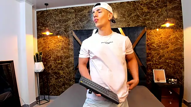 Flynn Riider online show from January 17, 11:27 am