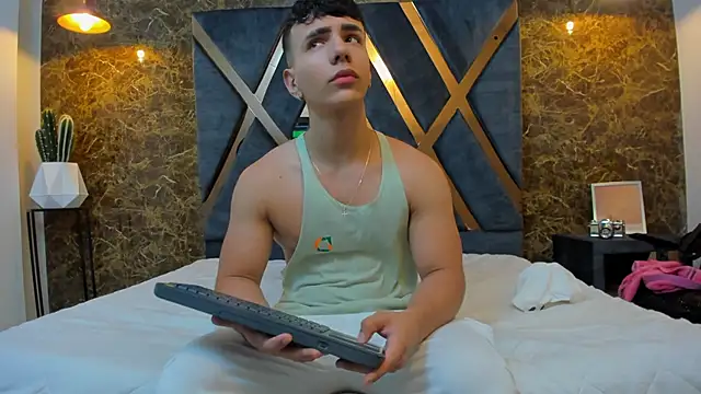 Flynn Riider online show from February 26, 11:30 am