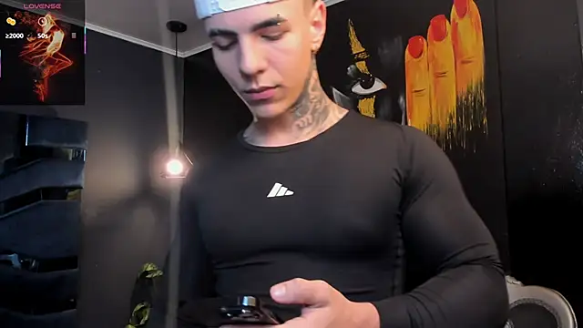 Flynn Riider online show from December 2, 5:19 pm