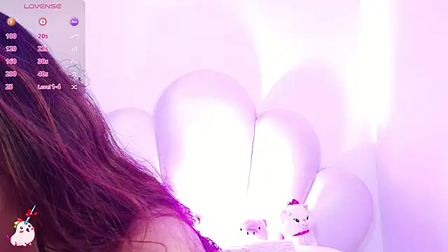 Snapshot of zoewillian chatting on April 5, 1:03 am zoewillian online show from April 5, 1:03 am