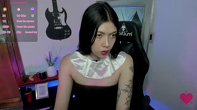 Aurora Hotson online show from January 11, 1:27 am