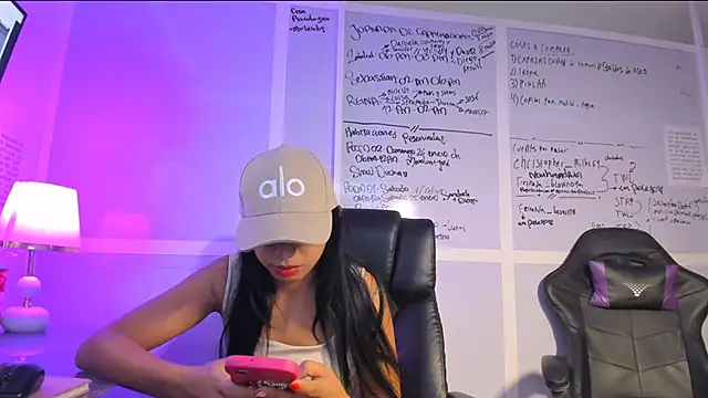 briambrows online show from January 25, 2:47 am