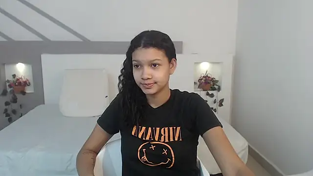 Snapshot of SelenaFox6 chatting on February 19, 11:28 am SelenaFox6 online show from February 19, 11:28 am