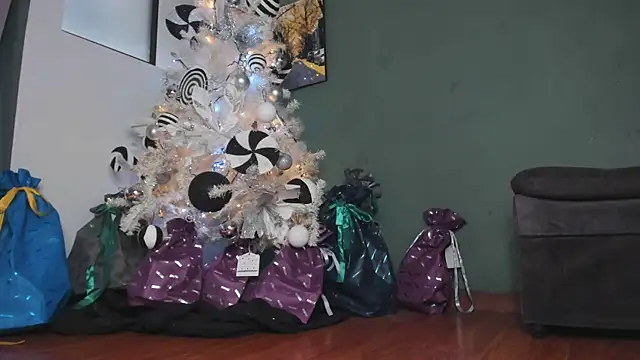 slutty venus online show from December 24, 1:28 pm