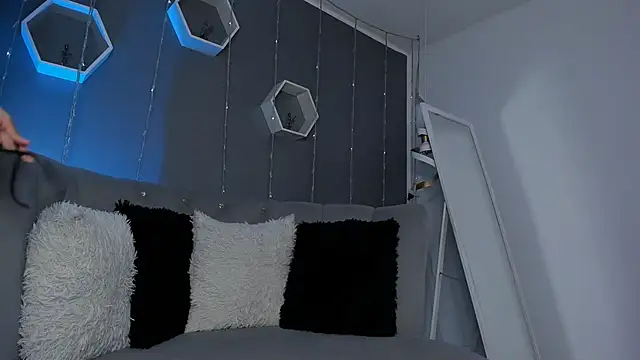 slutty venus online show from March 11, 3:05 am