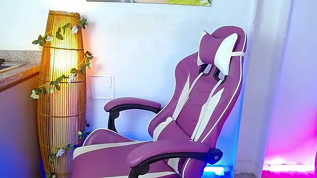 Snapshot of georgina_lulu chatting on January 16, 7:31 pm georgina lulu online show from January 16, 7:31 pm