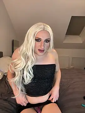 littlebambi26 online show from May 13, 9:11 pm
