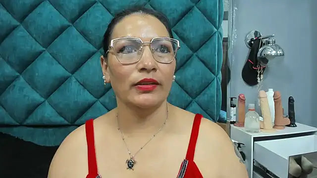 PENELOPELEWISs online show from May 18, 4:07 am