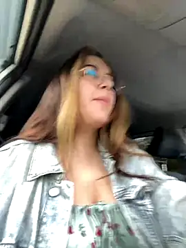 VikiDemi online show from October 16, 6:36 am