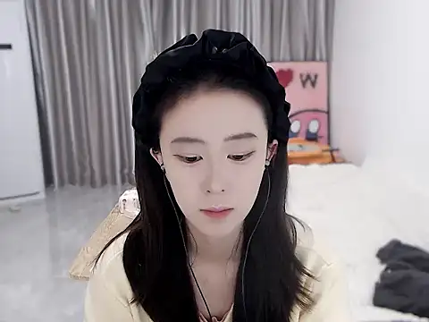 LOLO-yaya online show from December 17, 7:18 am