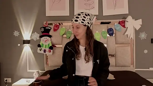 jolie lov online show from November 22, 1:10 pm