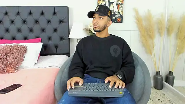 Robin Rief online show from March 11, 3:37 am