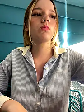 Snapshot of NicoleCut chatting on October 11, 11:03 pm NicoleCut online show from October 11, 11:03 pm