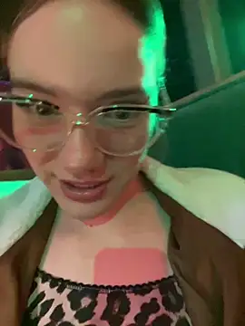 Snapshot of NicoleCut chatting on October 19, 11:38 pm NicoleCut online show from October 19, 11:38 pm