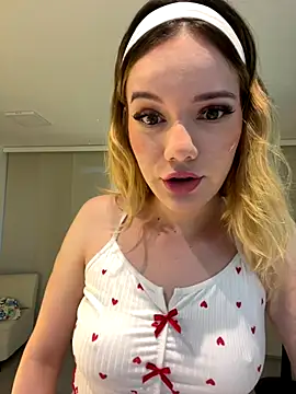 Snapshot of NicoleCut chatting on October 26, 10:54 am NicoleCut online show from October 26, 10:54 am