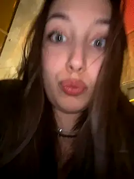 Snapshot of VelvetVixenI chatting on November 17, 4:57 pm VelvetVixenI online show from November 17, 4:57 pm