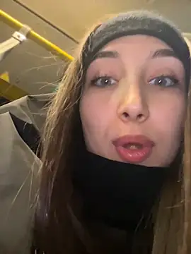 Snapshot of VelvetVixenI chatting on November 19, 5:24 pm VelvetVixenI online show from November 19, 5:24 pm