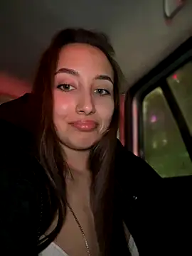 Snapshot of VelvetVixenI chatting on December 18, 6:25 pm VelvetVixenI online show from December 18, 6:25 pm