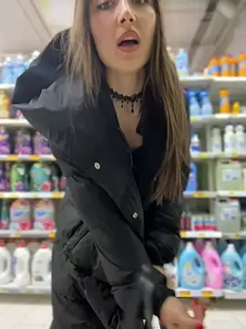 Snapshot of VelvetVixenI chatting on January 10, 6:09 pm VelvetVixenI online show from January 10, 6:09 pm