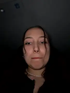 Snapshot of VelvetVixenI chatting on February 7, 5:27 pm VelvetVixenI online show from February 7, 5:27 pm