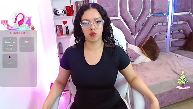 Aurora Brownn online show from December 19, 3:57 am