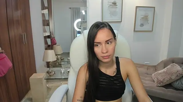 Snapshot of kiim_sweett chatting on January 5, 11:48 am kiim sweett online show from January 5, 11:48 am