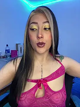 Snapshot of Luna_SofiaXX chatting on May 17, 5:49 am Luna SofiaXX online show from May 17, 5:49 am