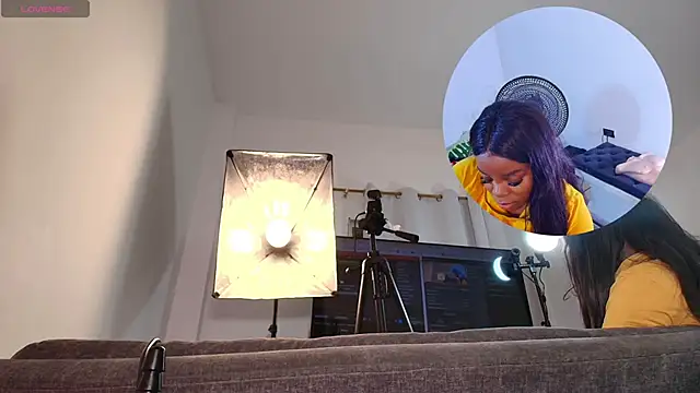 mia-brit online show from February 19, 9:11 pm