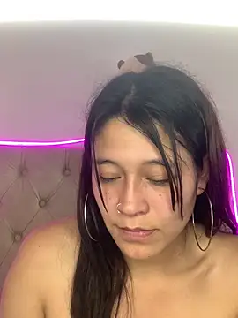 Snapshot of mariana_21x chatting on March 5, 4:35 pm mariana 21x online show from March 5, 4:35 pm