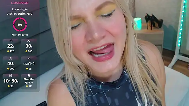 Snapshot of CrystalWoods94 chatting on September 12, 1:44 pm CrystalWoods94 online show from September 12, 1:44 pm