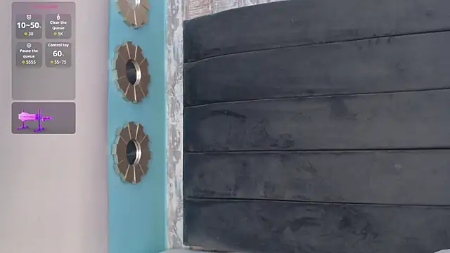 Snapshot of CrystalWoods94 chatting on October 15, 1:22 pm CrystalWoods94 online show from October 15, 1:22 pm