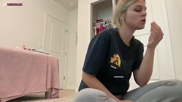 PaigePawg online show from November 1, 4:53 pm