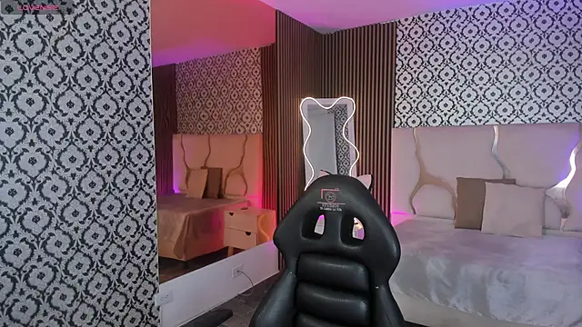 Snapshot of penelope_tay1 chatting on January 17, 3:11 am penelope tay1 online show from January 17, 3:11 am