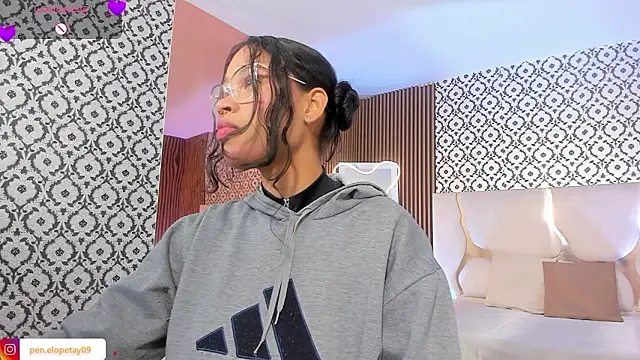 Snapshot of penelope_tay1 chatting on February 5, 3:22 am penelope tay1 online show from February 5, 3:22 am