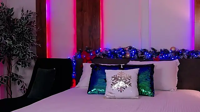 Snapshot of SkylerSpark chatting on December 21, 7:54 pm SkylerSpark online show from December 21, 7:54 pm